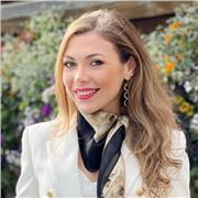 Studentessa laureata impartisce lezioni di inglese e materie umanistiche